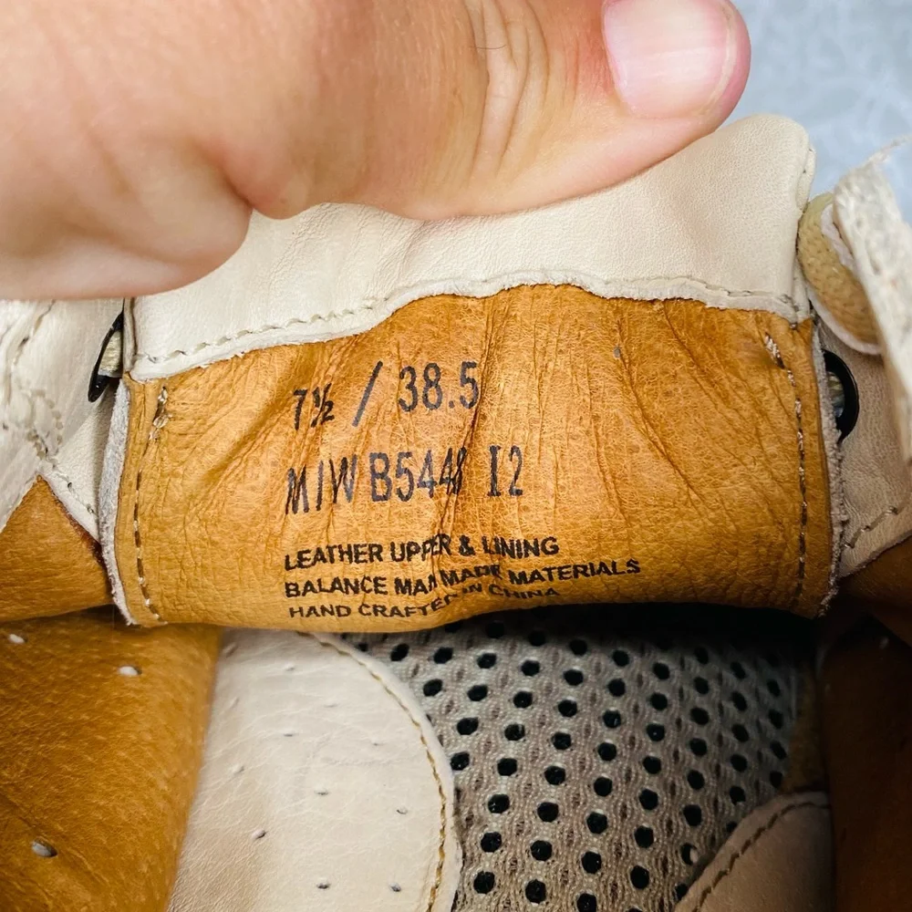 BORN WOMENS SHOES - Picture 8 of 9